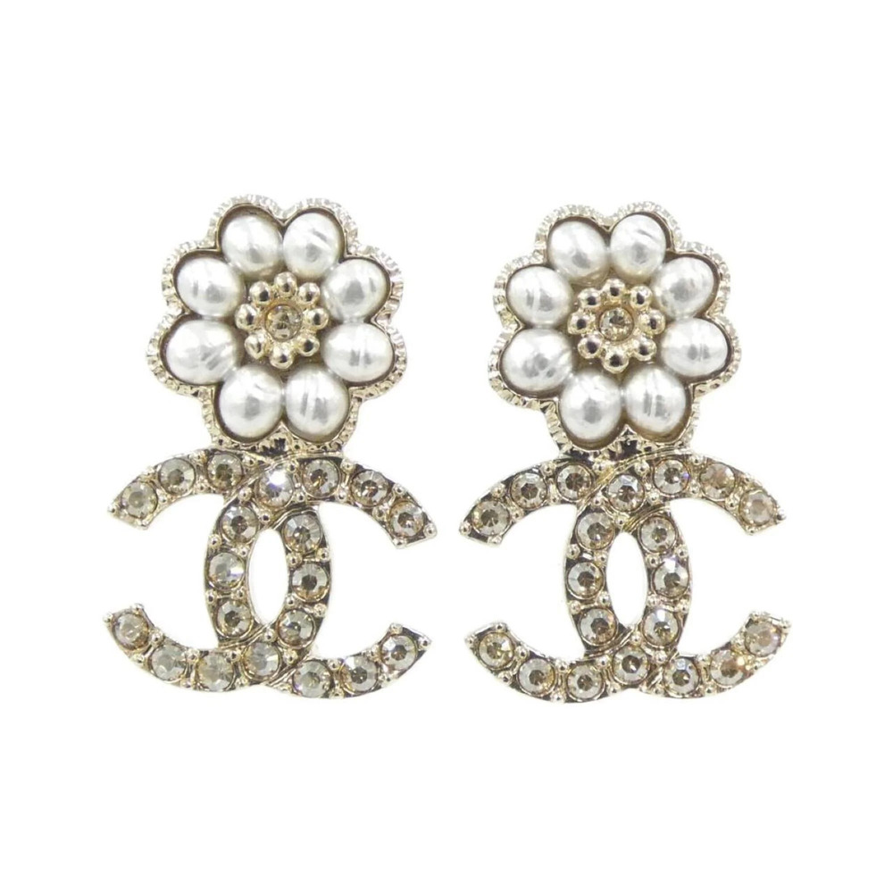 CHANEL White Earrings - Picture 1 of 3
